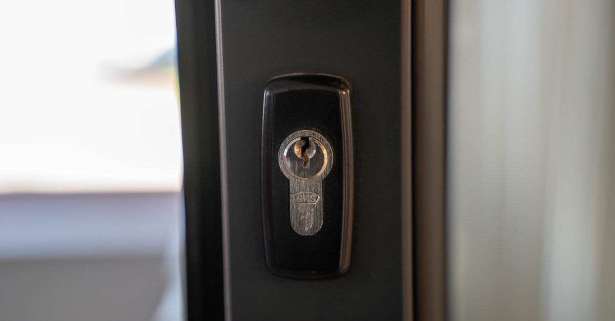 locksmith service technician — Milford Mill Locksmiths